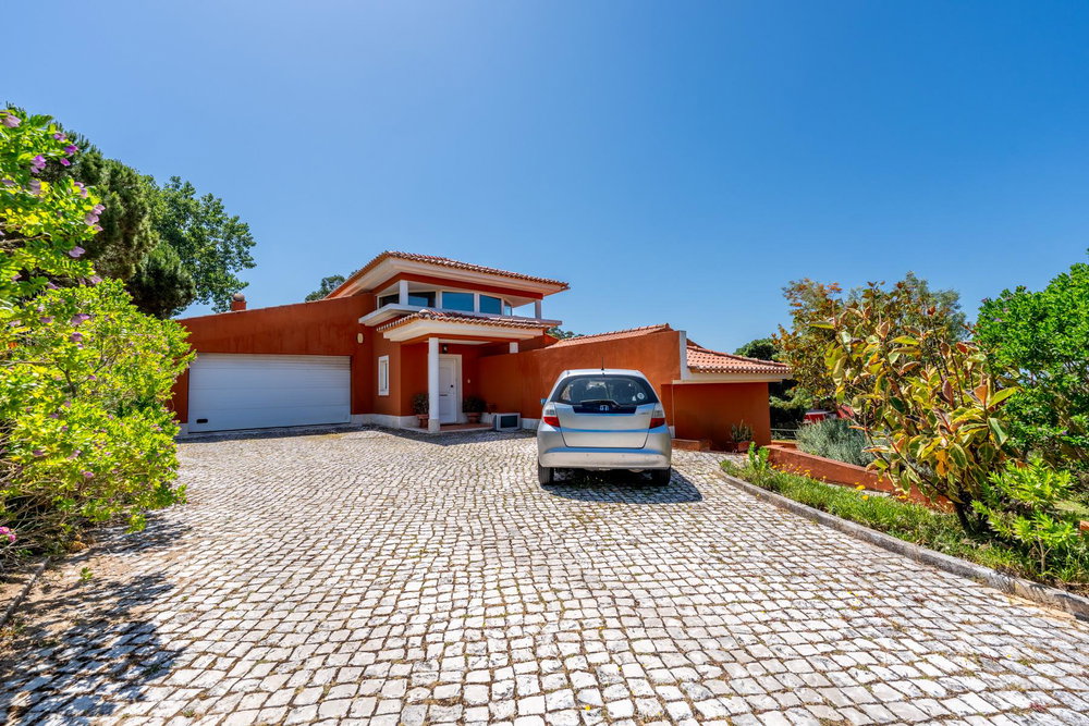 4-bedroom house located in Penha Longa, Sintra