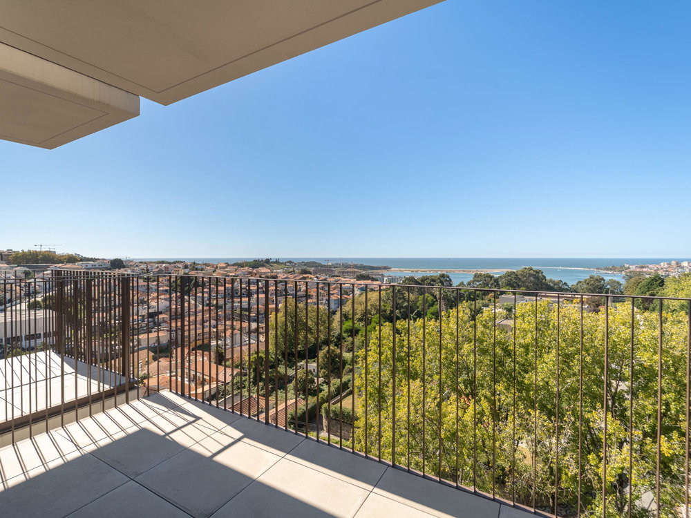 Three-bedroom flat with balconies in Jardins d’Arrábida, Gaia