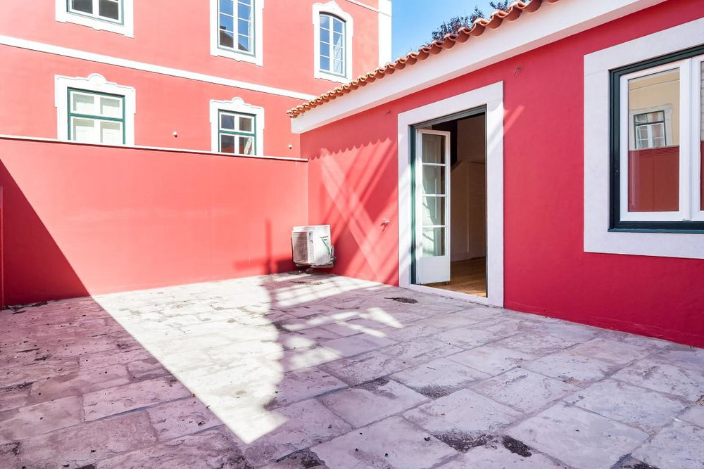 Unique Studio with Mezzanine & Private Terrace in Lapa, Lisbon