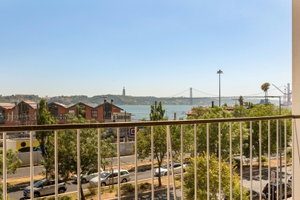 Apartment with River Views in Santos, Lisbon’s Design District 1022206449