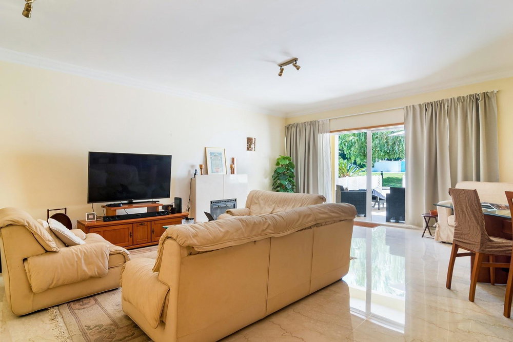 3-Bedroom Apartment in private condominium, Estoril