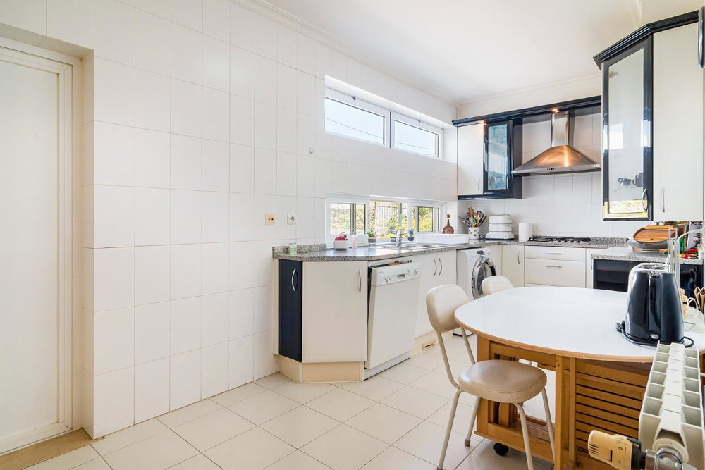 3-Bedroom Apartment in private condominium, Estoril