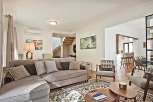 Elegant Fully Renovated 4-Bedroom Villa in Bairro do Rosário, Cascais 489578915