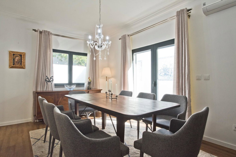 Elegant Fully Renovated 4-Bedroom Villa in Bairro do Rosário, Cascais 489578915