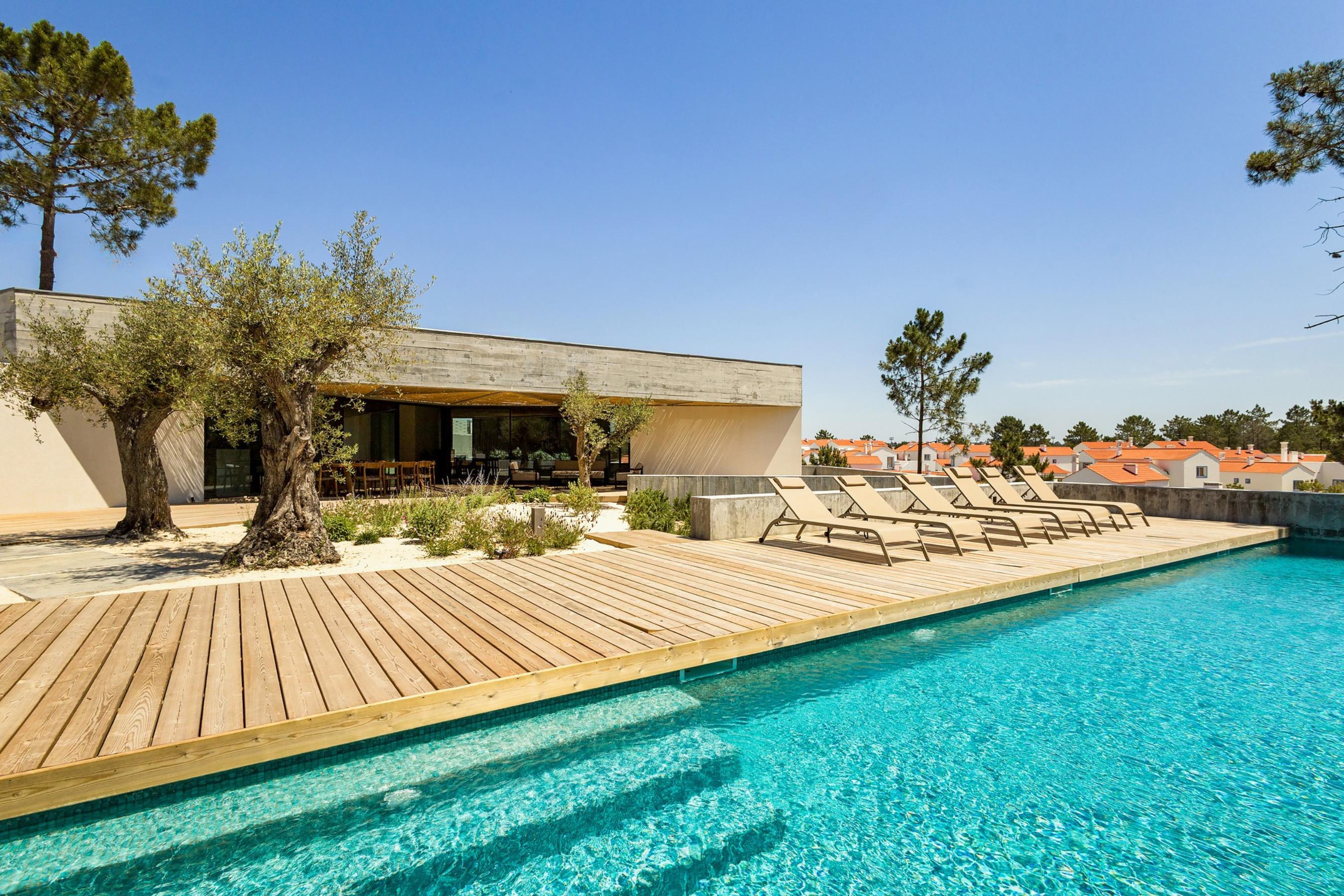 Luxury 4-bedroom villa with garden and swimming pool in the heart of Carvalhal