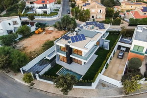 Contemporary 5+3 Bedroom Villa with Garden and Pool 271086389