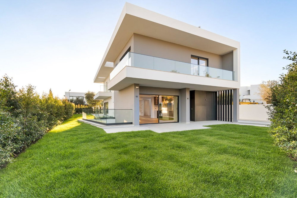 Contemporary 5+3 Bedroom Villa with Garden and Pool