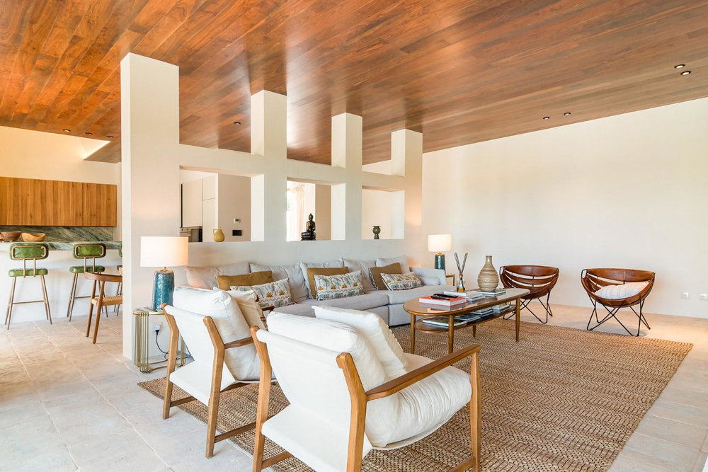 Magnificent 5-Bedroom Villa – Possanco 2041894329