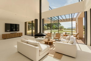 Exclusive Beachfront Villa with Panoramic Sea Views and Views of the Arrábida Mountains 3904906385