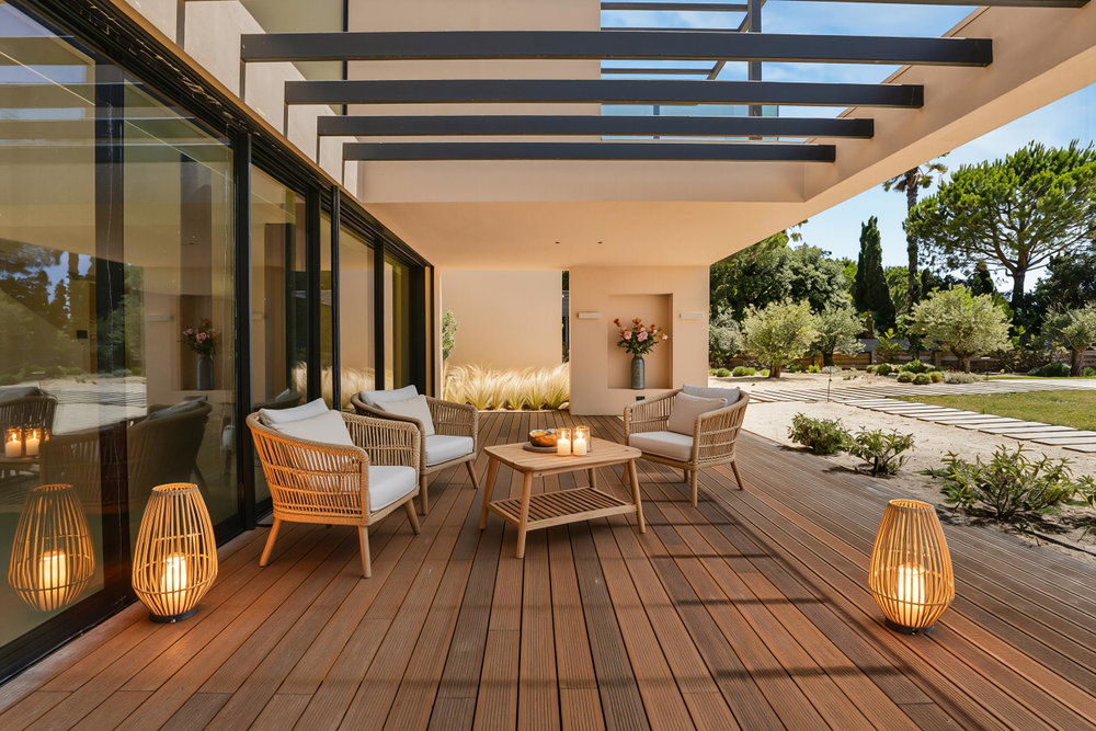 Exclusive Beachfront Villa with Panoramic Sea Views and Views of the Arrábida Mountains