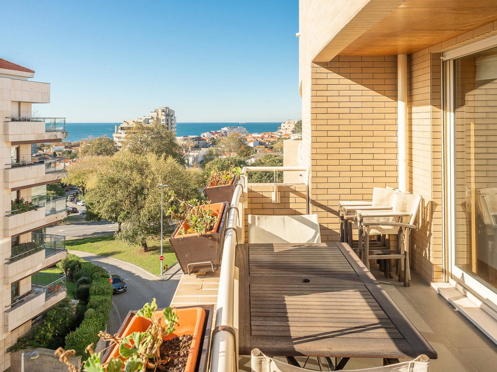 3-bedroom apartment, located in Foz, Porto