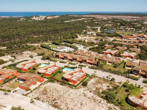 Plot of land with a villa project, in Óbidos 3697538698