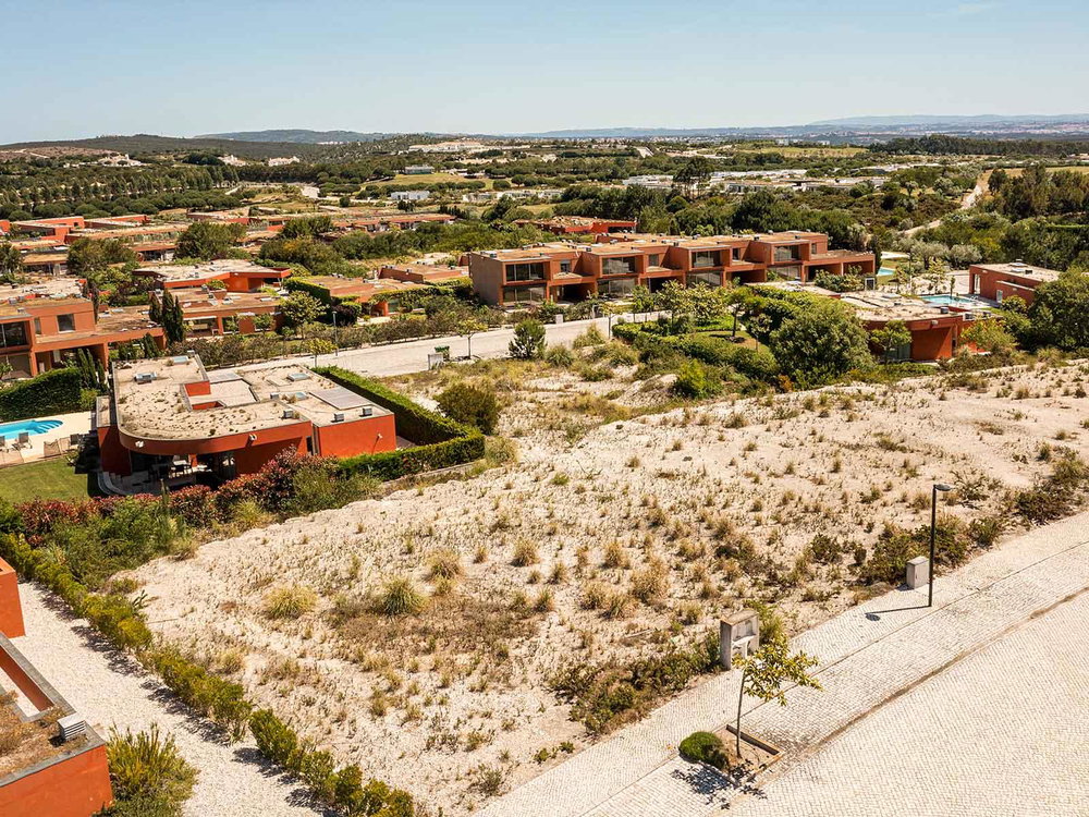 Plot of land with a villa project, in Óbidos