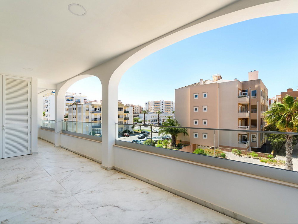 2-bedroom apartment, in gated community, in Lagos, Algarve 3673406355