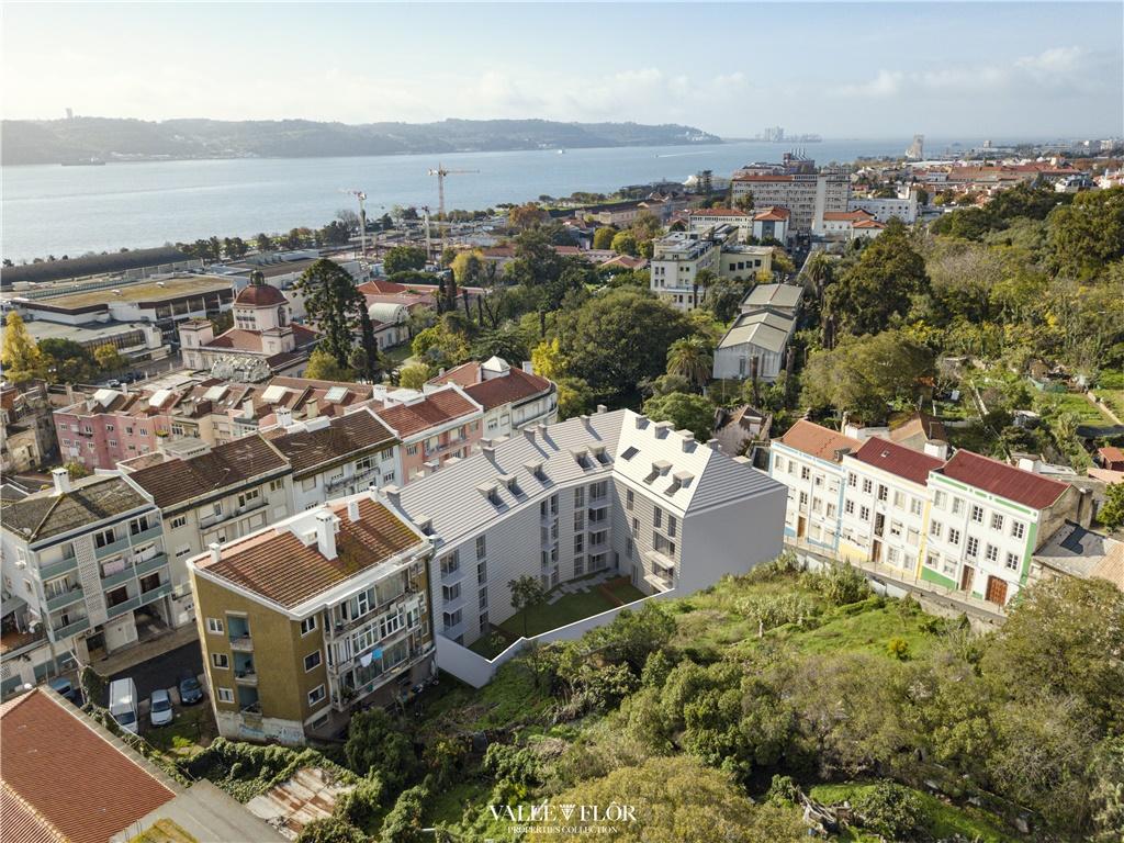 1+1 Bedroom apartment with garden Conde da Ribeira Lisbon