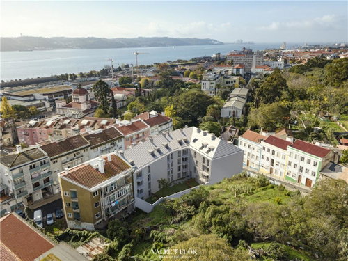 6 Bedroom duplex with parking, Conde da Ribeira, Lisbon