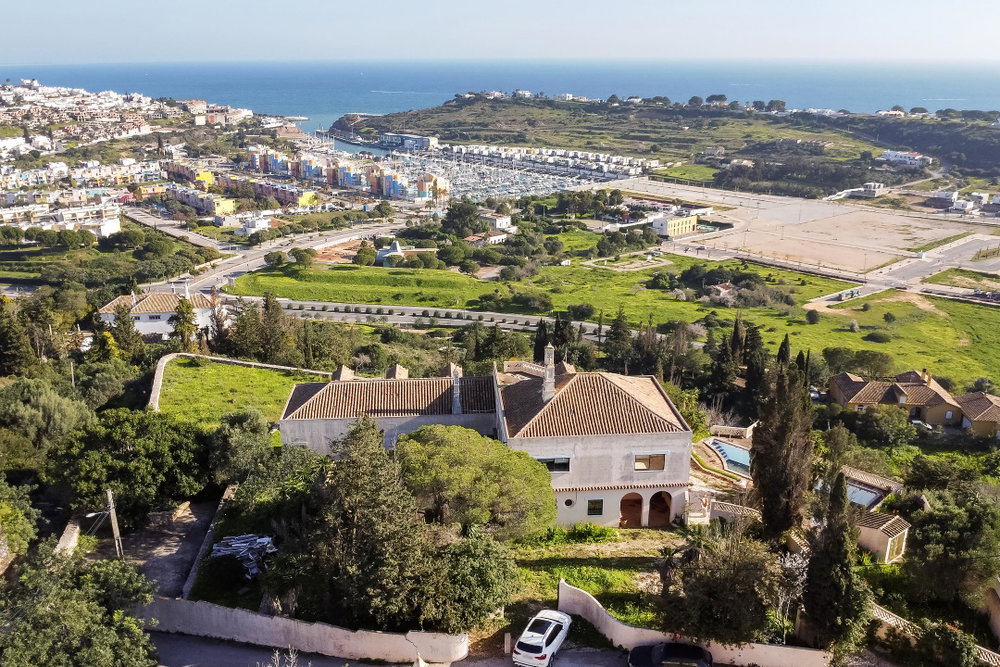 5 bedroom villa, with sea and pool views, in Albufeira, Algarve 3888873226