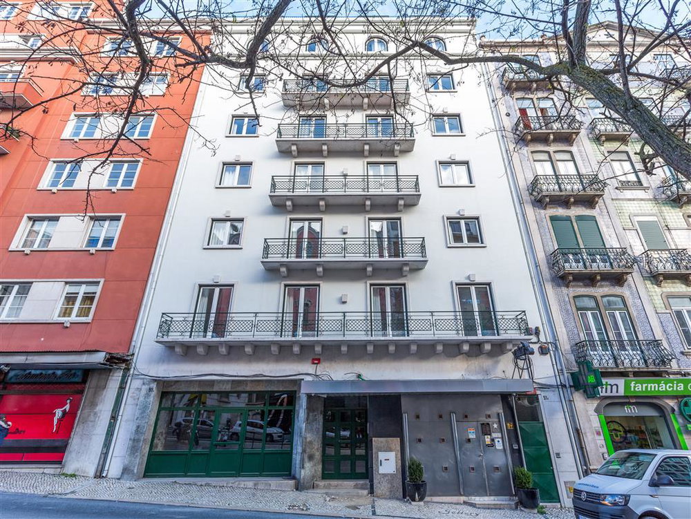 3 bedroom apartment with balcony, in Santo António, Lisbon