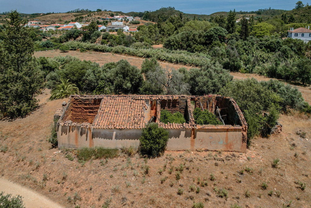 Plot of land with ruin, in Portimão, Algarve