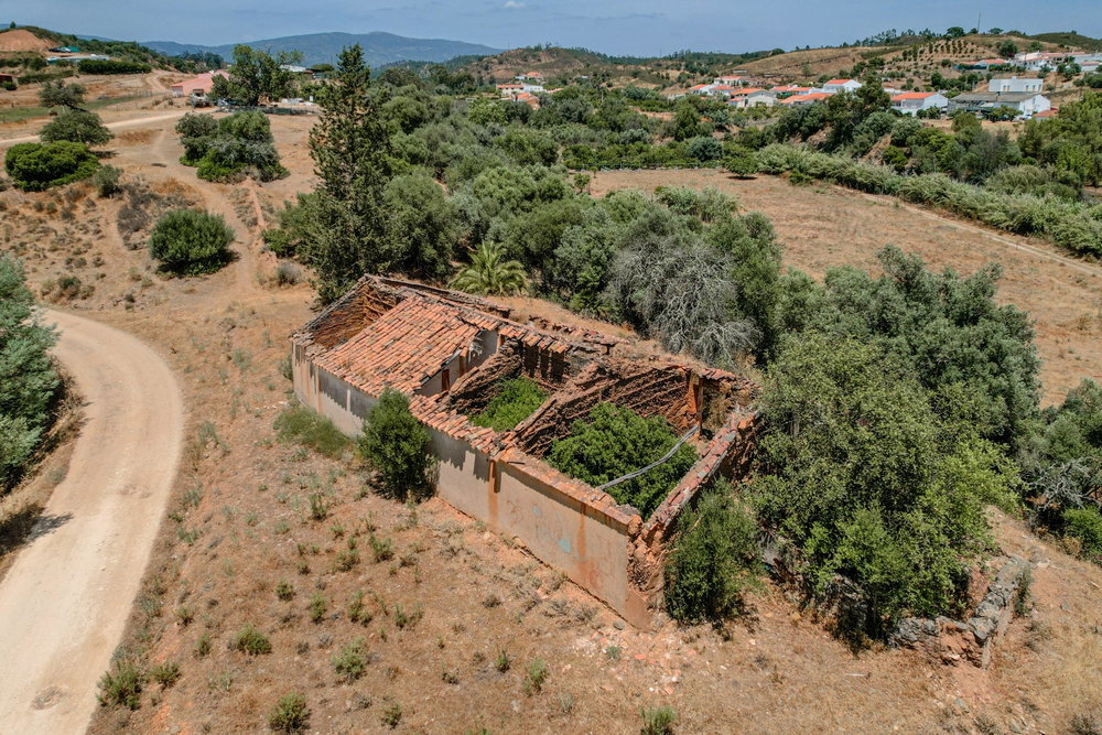 Plot of land with ruin, in Portimão, Algarve