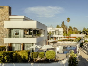 8-bedroom two-unit villa with pool, in Porches, Algarve
