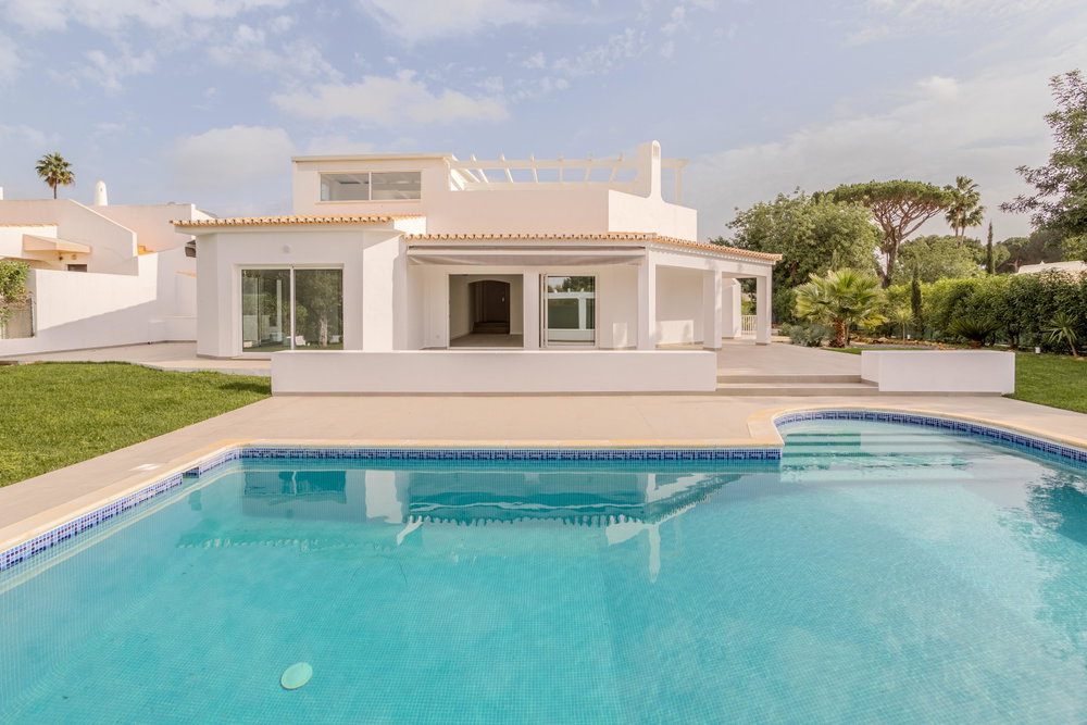 4 bedroom villa with pool and garage, in Vilamoura, Algarve 1293465478