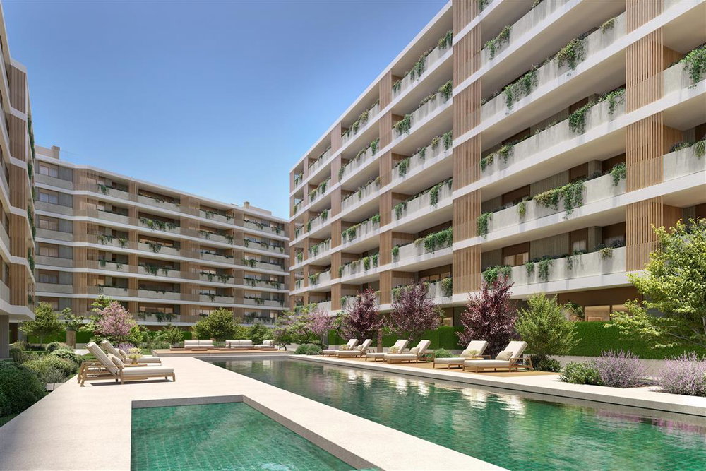 2 bedroom apartment with balcony in Telheiras, Lisbon