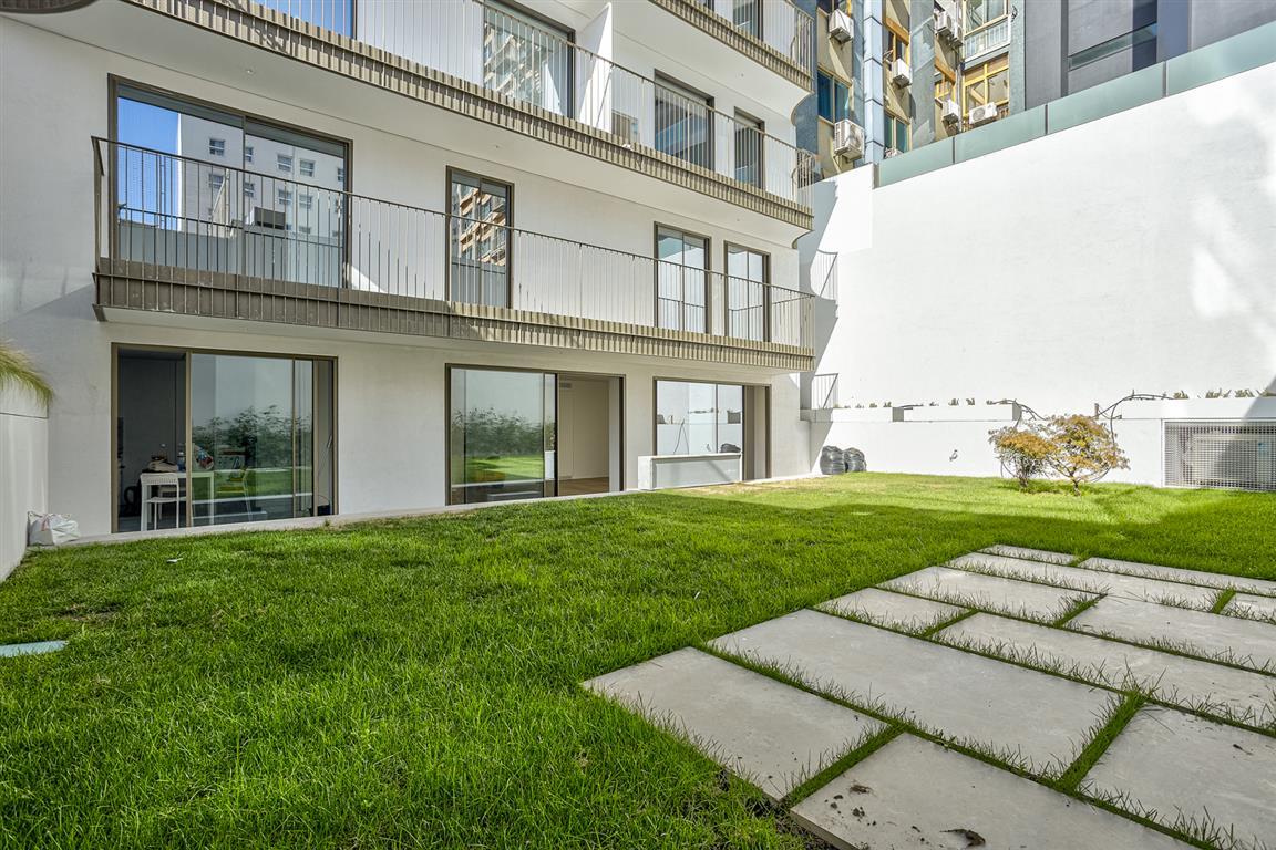 New 3-bedroom apartment in Plaza View Lisbon