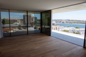 2-bedroom apartment in Miramar Tower with two parking spaces, Porto