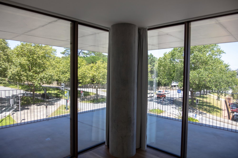 2-bedroom apartment in Miramar Tower with two parking spaces, Porto