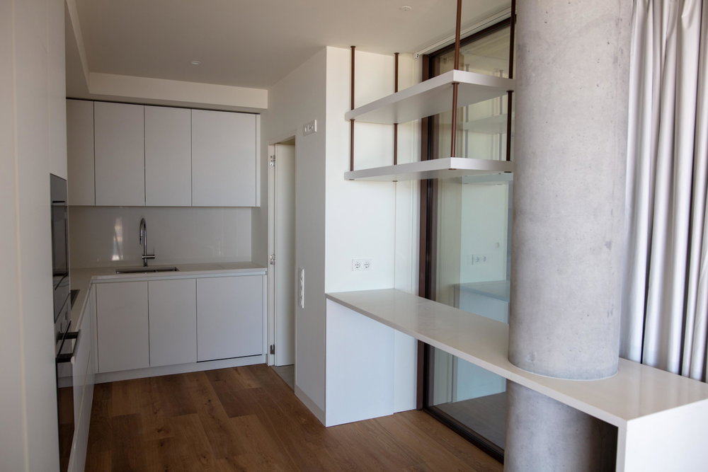 2-bedroom apartment in Miramar Tower with two parking spaces, Porto