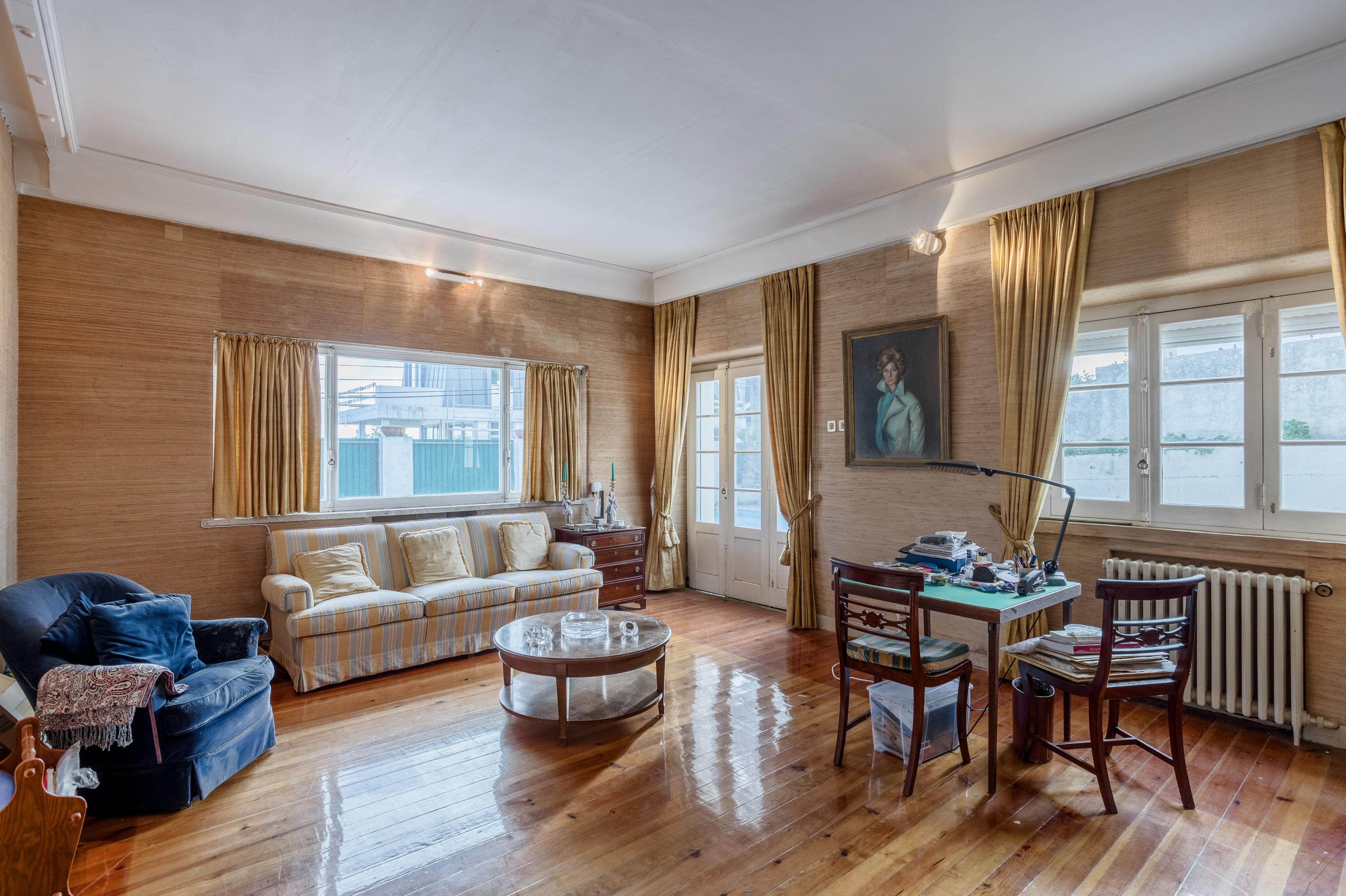 5+1 bedroom villa with garden sea view in Estoril Cascais