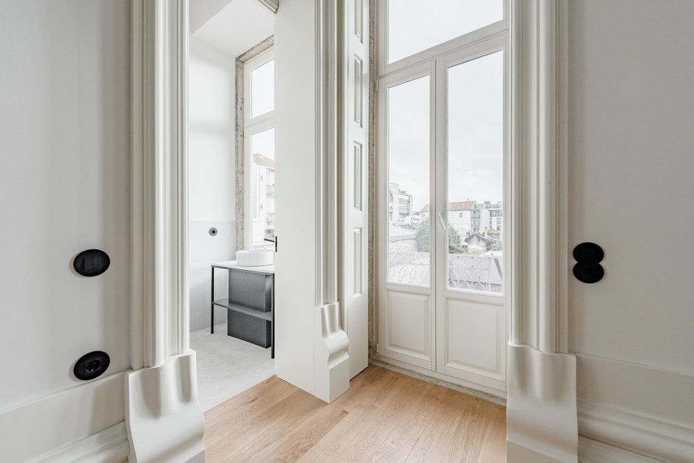 Studio apartment with mezzanine, 64 m2 of private gross area and 59 m2 terrace, near Sá da Bandeira street, in the center of Porto. 2751796882