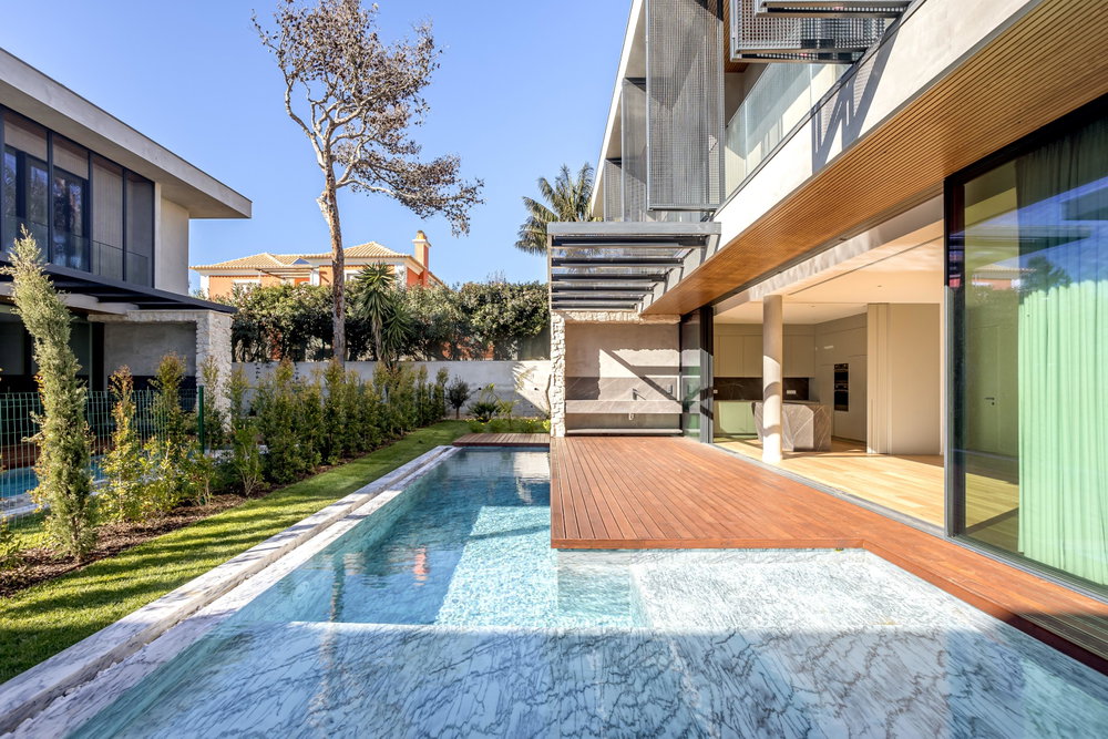 4+1 Bedroom Villa with Pool, Garden, Condominium in Cascais