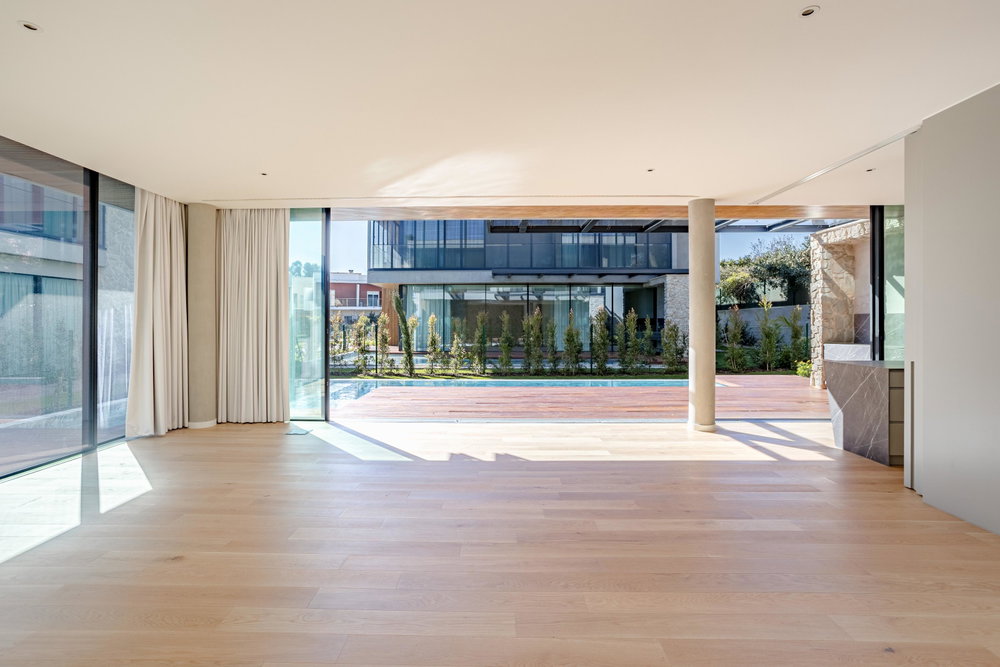 4+1 Bedroom Villa with Pool, Garden, Condominium in Cascais