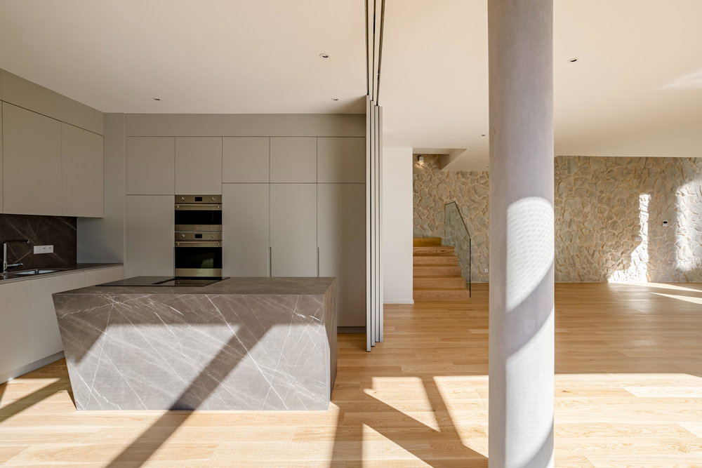 4+1 Bedroom Villa with Pool, Garden, Condominium in Cascais