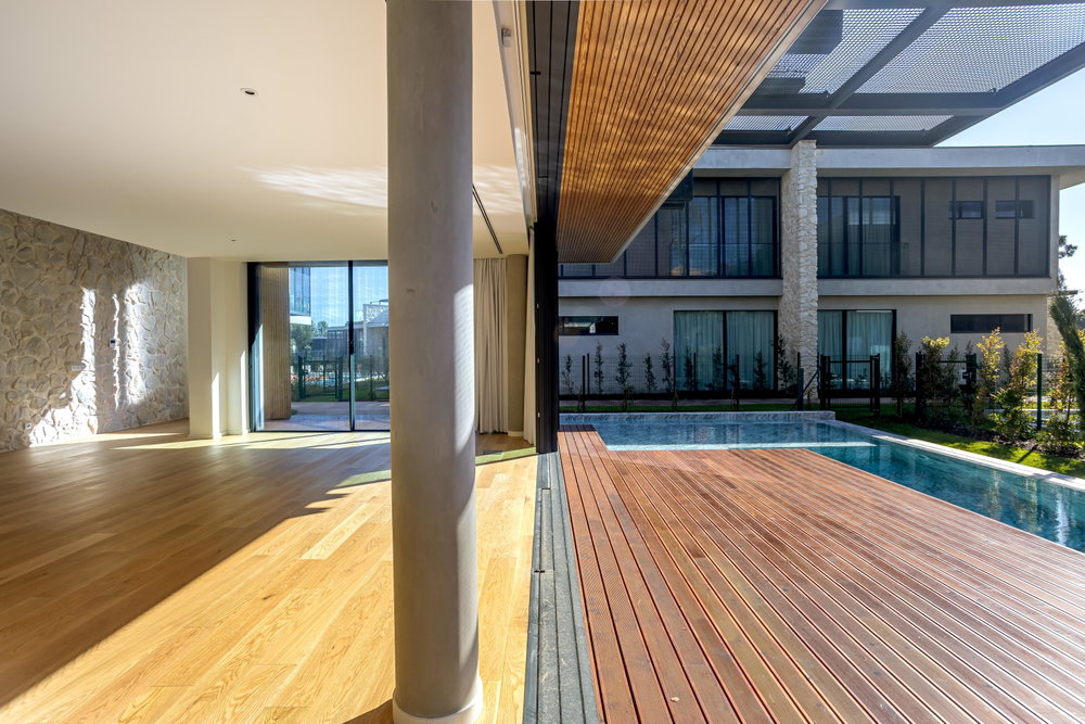 4+1 Bedroom Villa with Pool, Garden, Condominium in Cascais