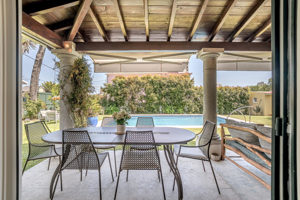 T7 villa with pool and garage in the centre of Cascais 1615289028