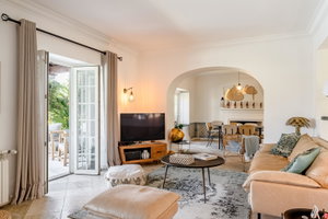 T7 villa with pool and garage in the centre of Cascais 1615289028