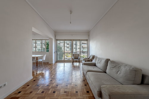 4-bedroom apartment on Av. Antunes Guimarães, in Porto