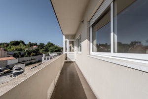 4-bedroom apartment on Av. Antunes Guimarães, in Porto