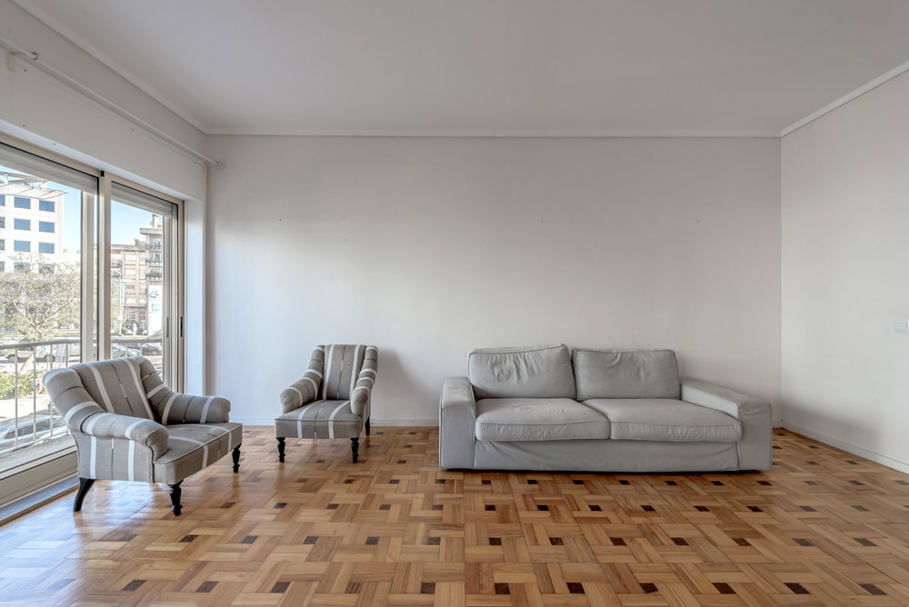 4-bedroom apartment on Av. Antunes Guimarães, in Porto