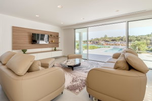 6-bedroom villa with swimming pool and garage in Alvor, Algarve