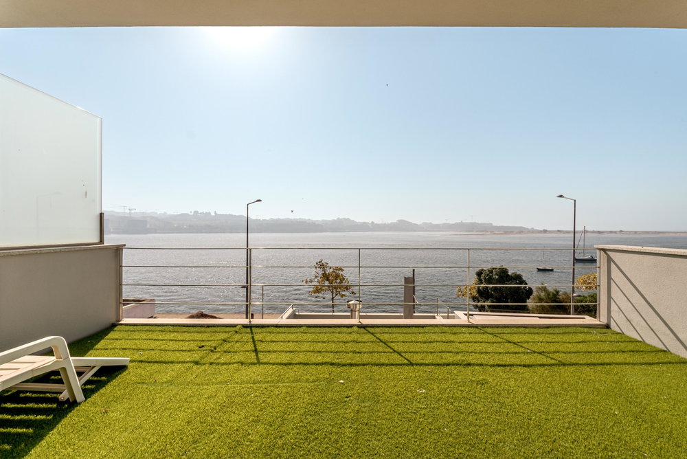 3-bedroom house with balcony and garage, in Foz do Douro, Porto.