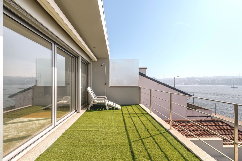 3-bedroom house with balcony and garage, in Foz do Douro, Porto.