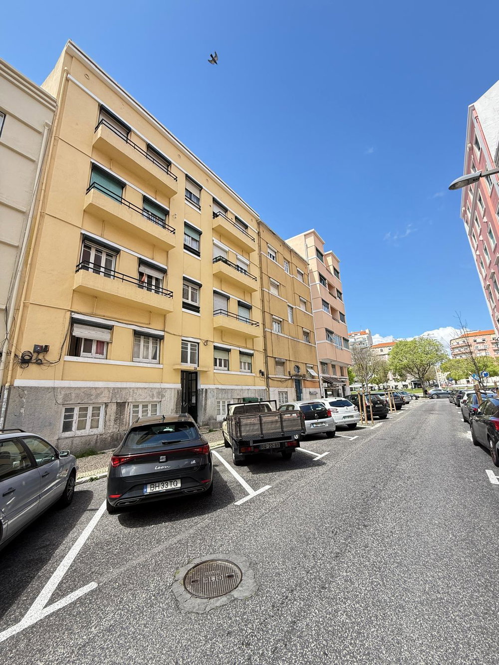 3-bedroom apartment for renovation in Arroios, Lisbon 3883028275