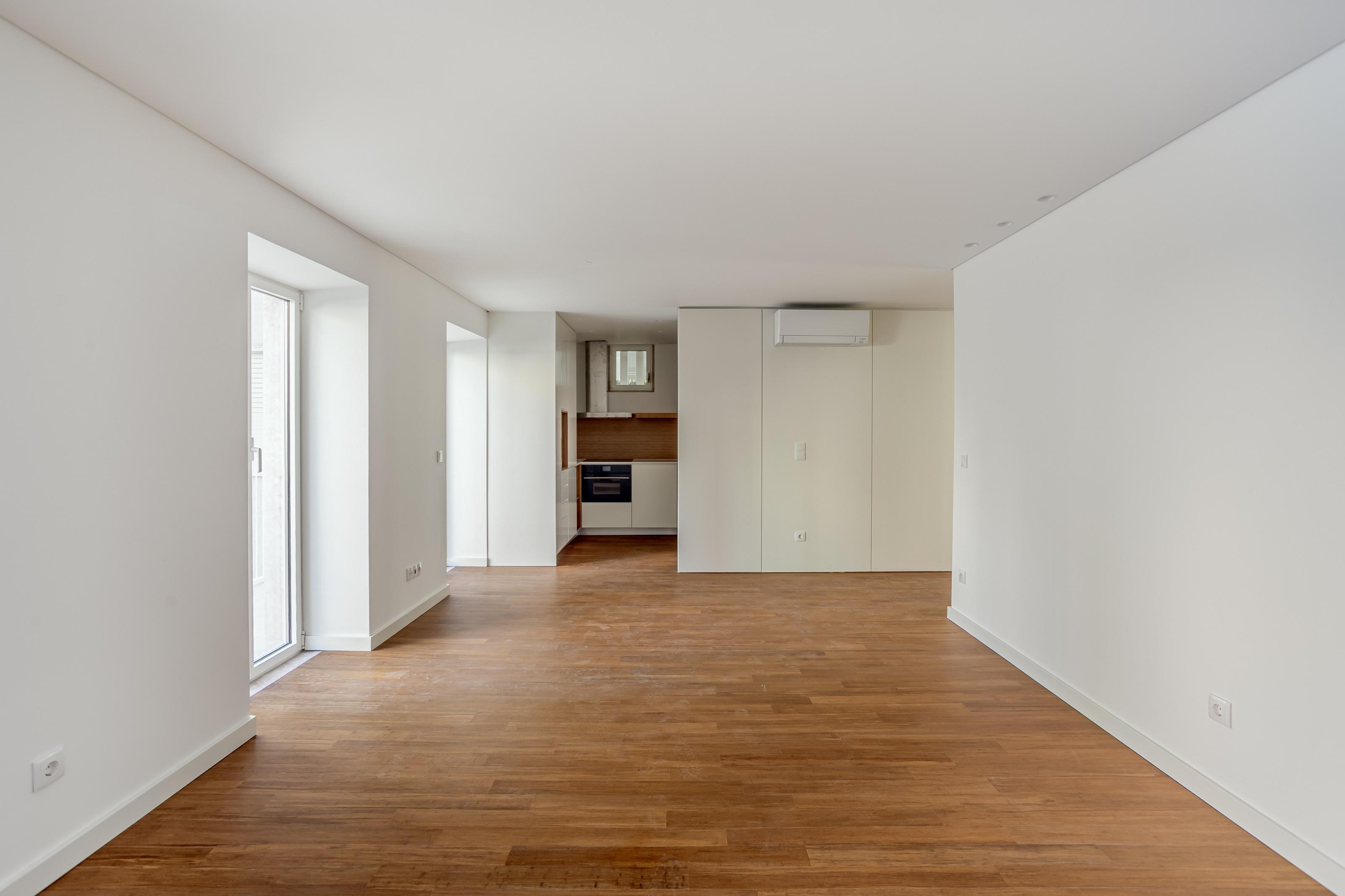 2-bedroom apartment with balcony in Palmira 28 Lisbon