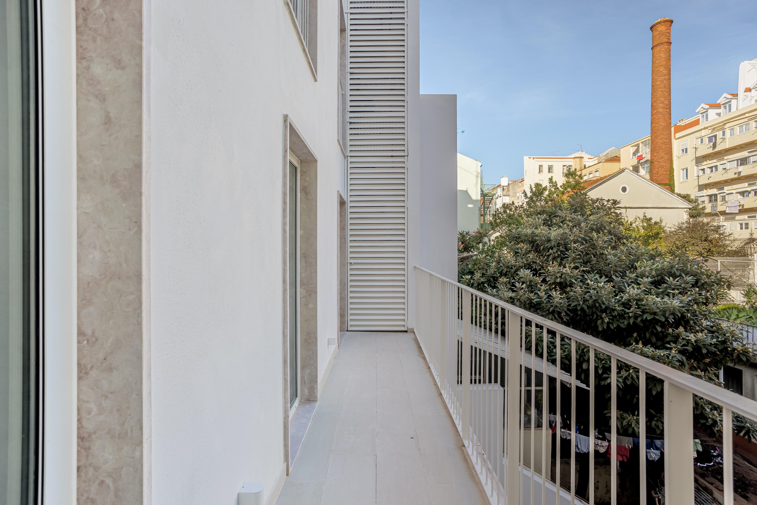 2-bedroom apartment with balcony in Palmira 28 Lisbon