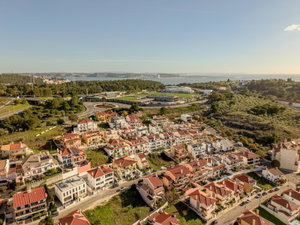 Land with approved project in Murganhal, Caxias 2799040304
