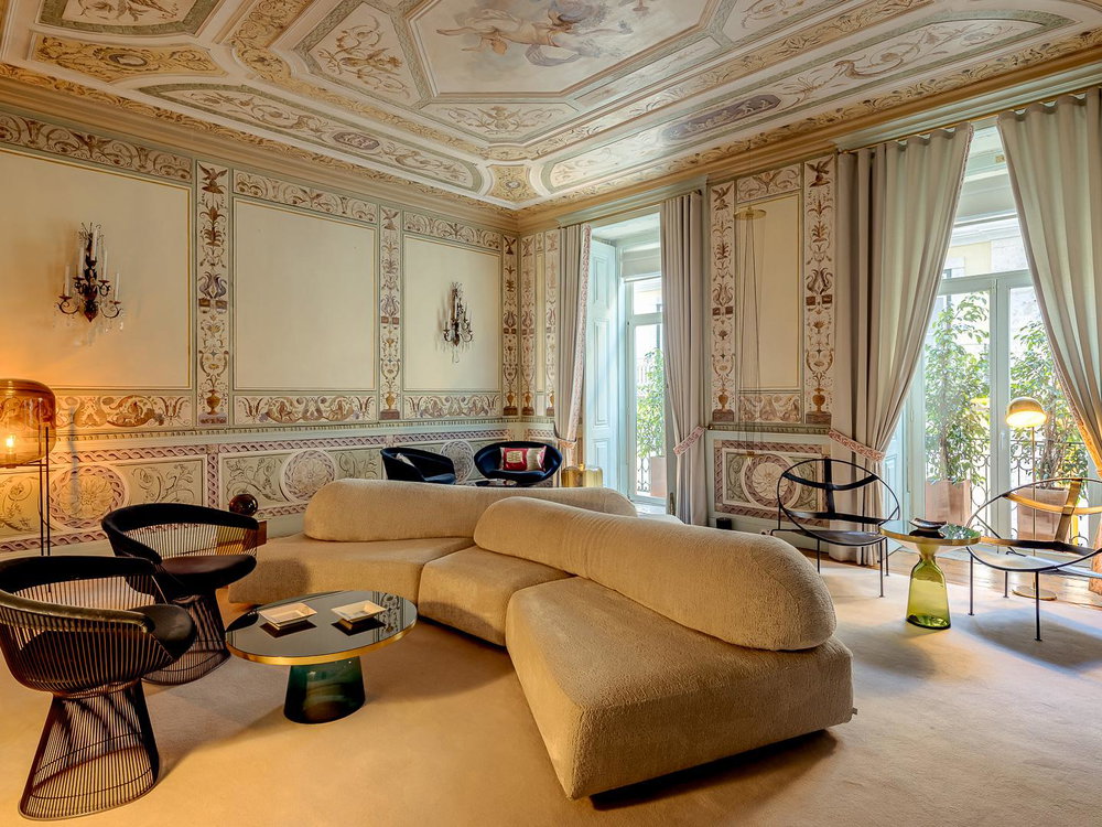 5-bedroom apartment with terrace and garage, in Lisbon